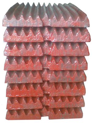 Να εξαγάγει κόκκινη Mn13Cr2 ομαλή επιφάνεια πιάτων σαγονιών πέτρινων θραυστήρων σαγονιών