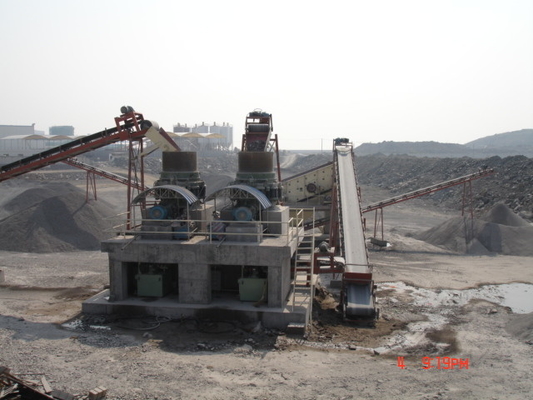 330-725 συντετριμμένη μηχανή κώνων εναλλασσόμενου ρεύματος θραυστήρων 300kW βράχου μεταλλείας TPH